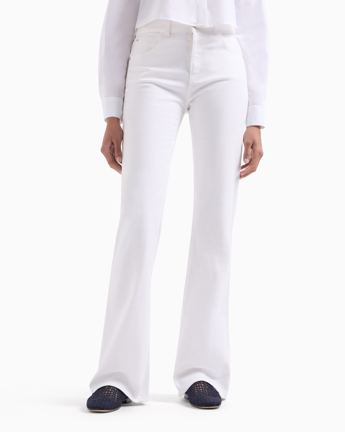 J47 Mid-rise flared-hem jeans in light worn stretch denim Slide 3