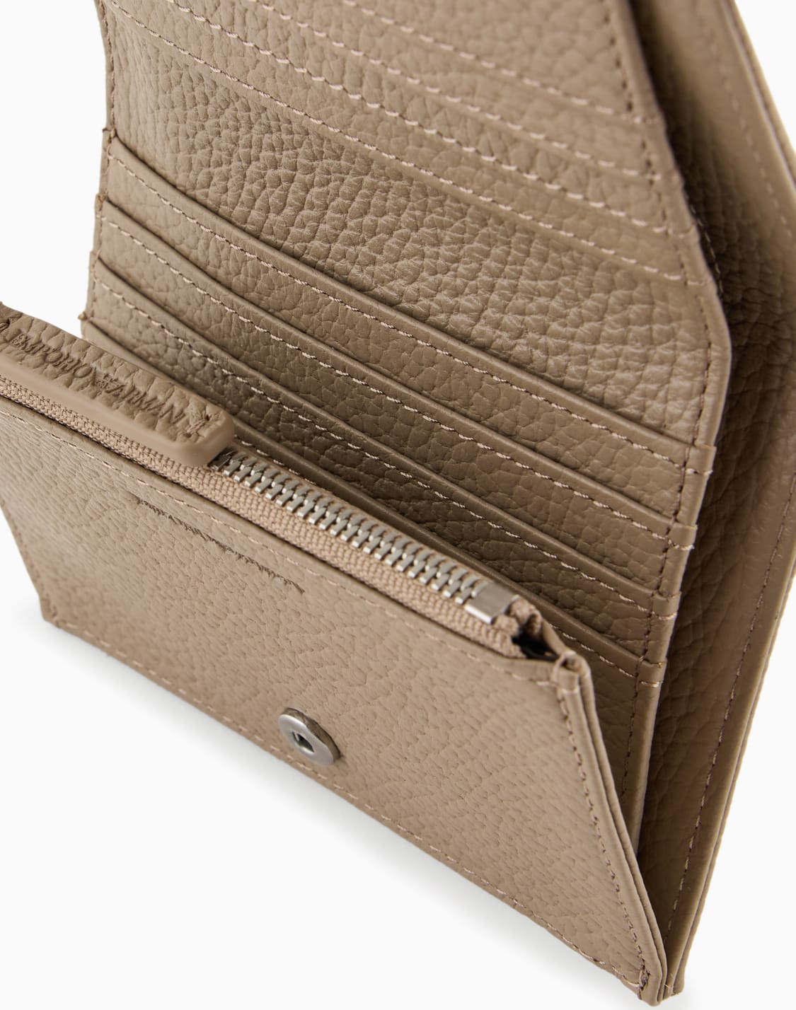 tumbled-leather-compact-wallet-beige--emporio-armani