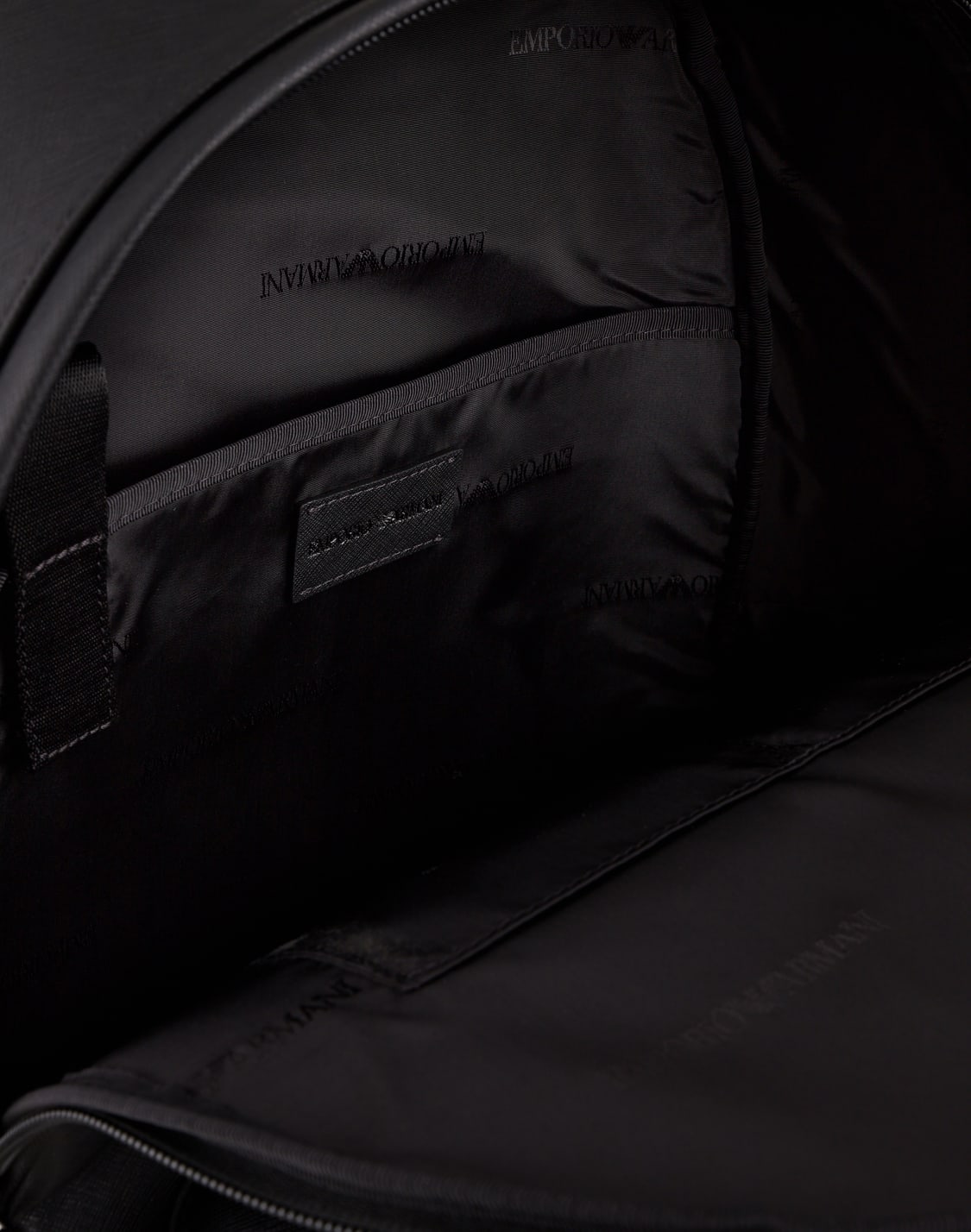asv-ラウンドバックパック-再生サフィアノレザ-イグルプレト付き-ブラック--emporio-armani