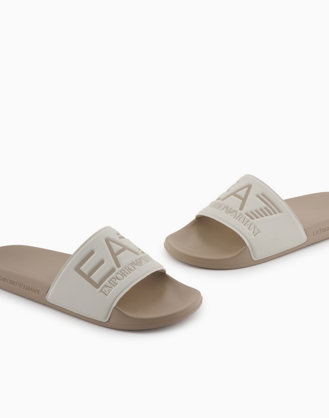 slides-with-oversized-logo-beige--ea7
