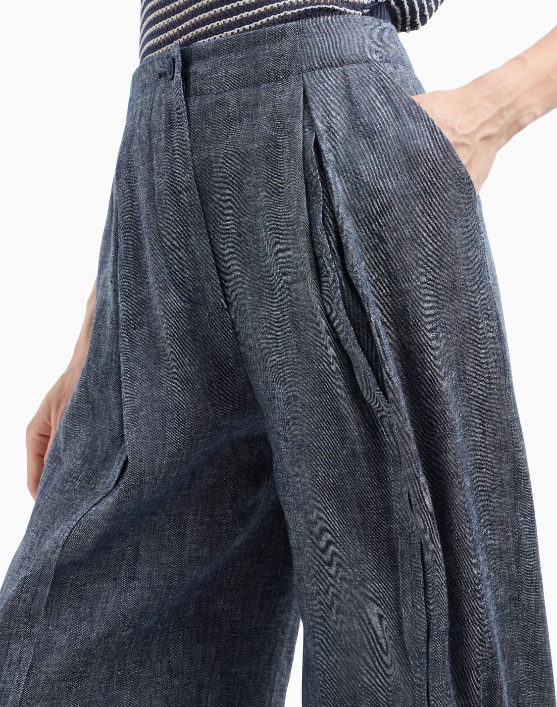 タック入りパンツ-リネン混紡シャンブレ-ブル--emporio-armani
