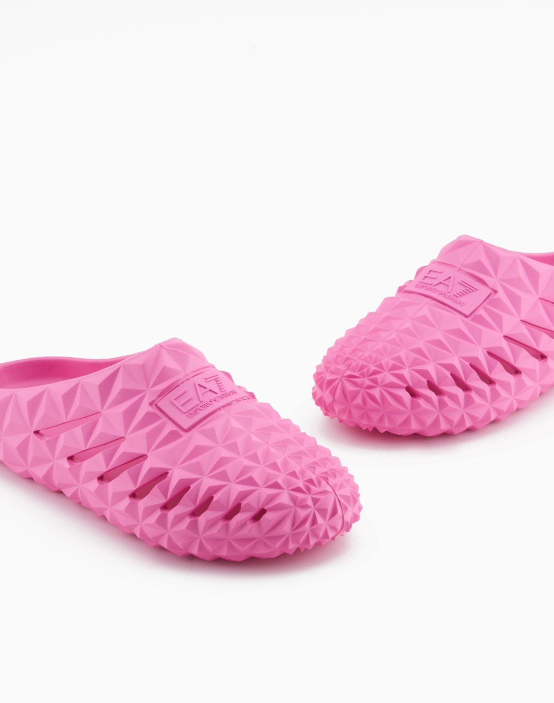 sliders-with-a-three-dimensional-geometric-motif-pink--ea7