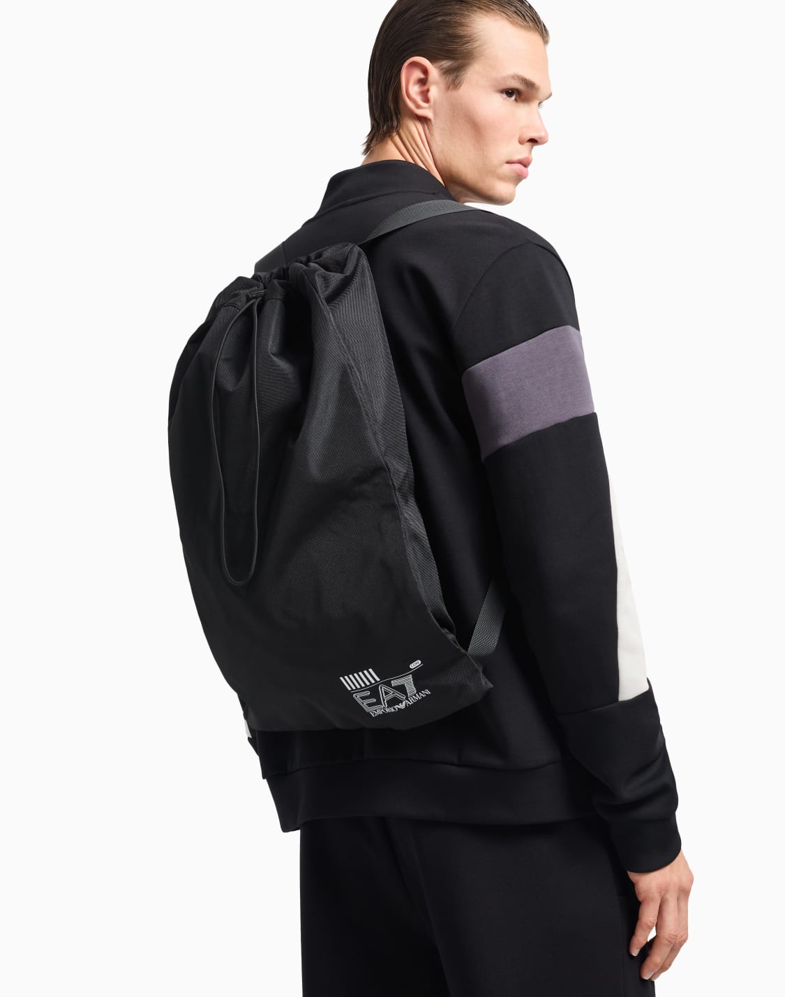 train-core-beuteltasche-aus-recyceltem-asv-gewebe-schwarz--ea7