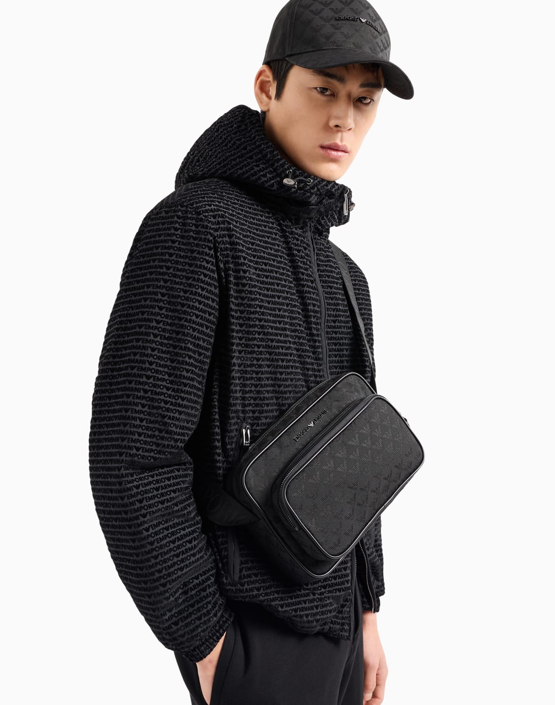 ショルダバッグ-ナイロン-オルオバジャカドイグル-ブラック--emporio-armani