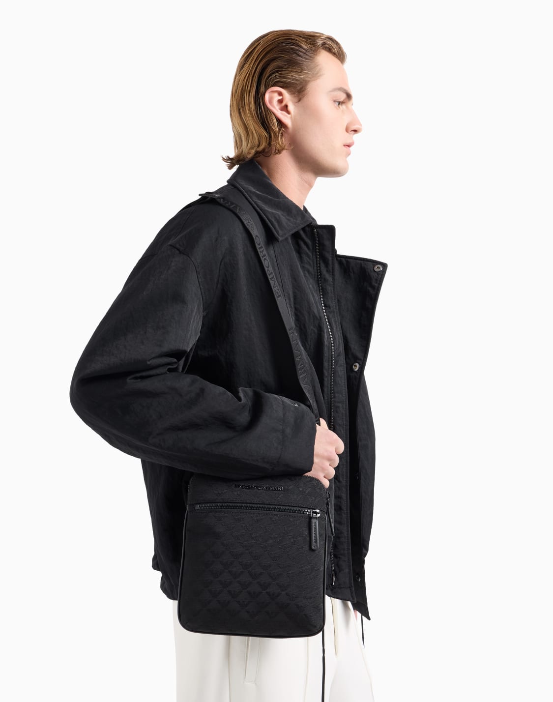 フラットショルダバッグ-ナイロン-オルオバジャカドイグル-ブラック--emporio-armani