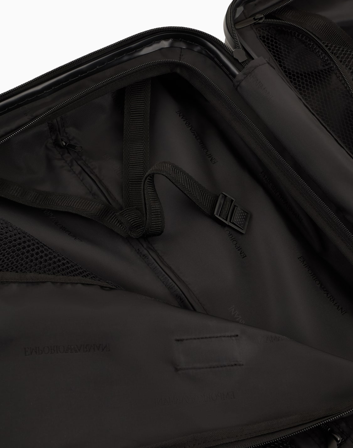 abs-スツケス-サフィアノディテルイグルプレト-キャビンサイズ-ブラック--emporio-armani