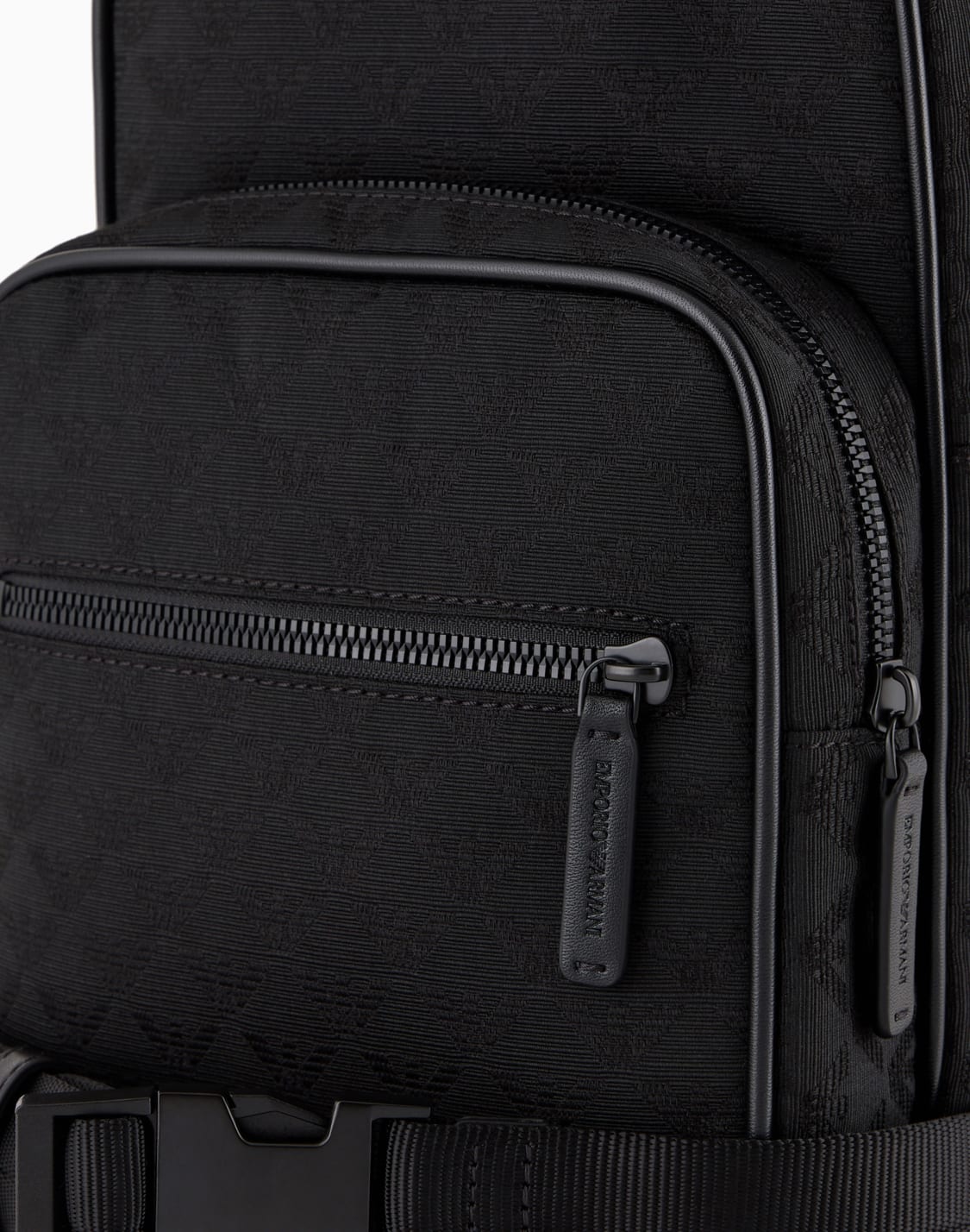 ワンショルダバックパック-ナイロン-オルオバジャカド-イグル-ブラック--emporio-armani