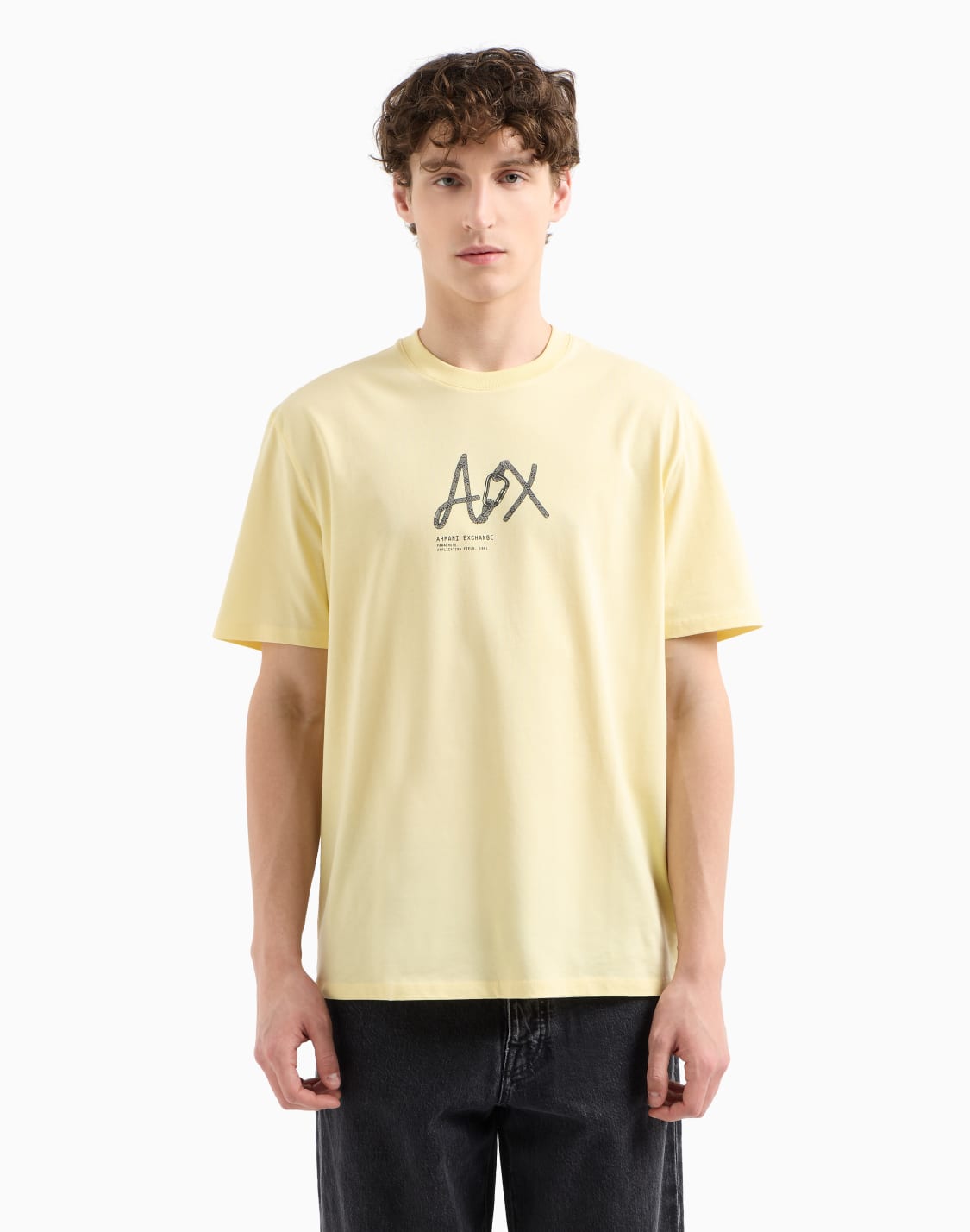 -t-shirt-mit-normaler-passform-und-logo-gelb--armani-exchange
