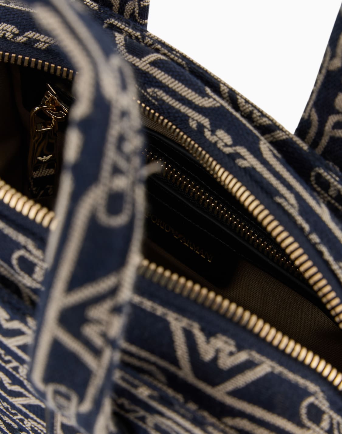 ショッパ-ジャカドキャンバス-オルオバモノグラム-スモル-ブル--emporio-armani