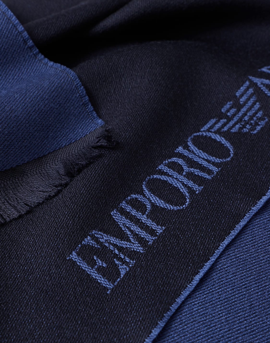 wool-scarf-with-jacquard-logo-lettering-navy-blue--emporio-armani