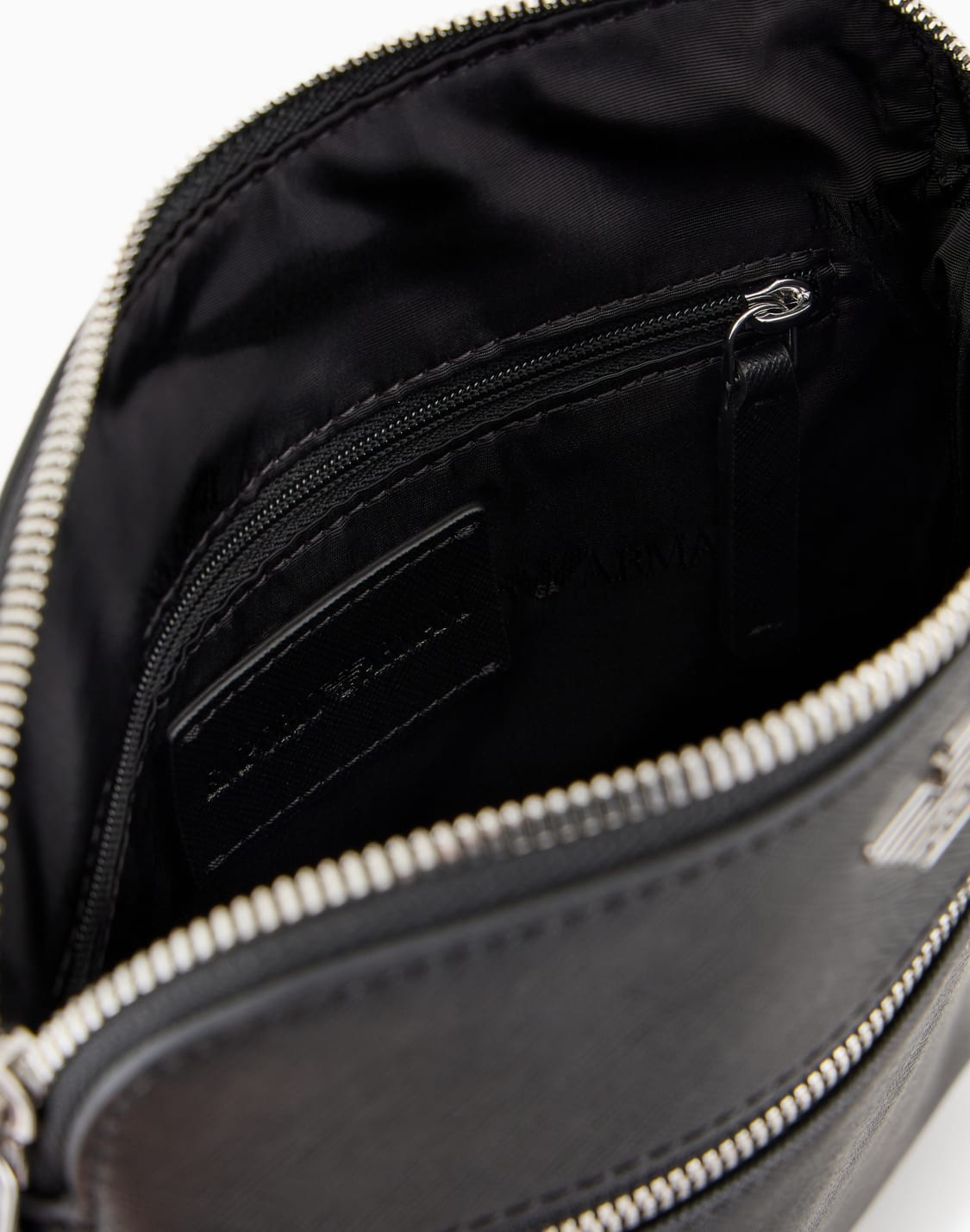 asv-フラットショルダバッグ-再生サフィアノレザ-イグルプレト付き-ブラック--emporio-armani