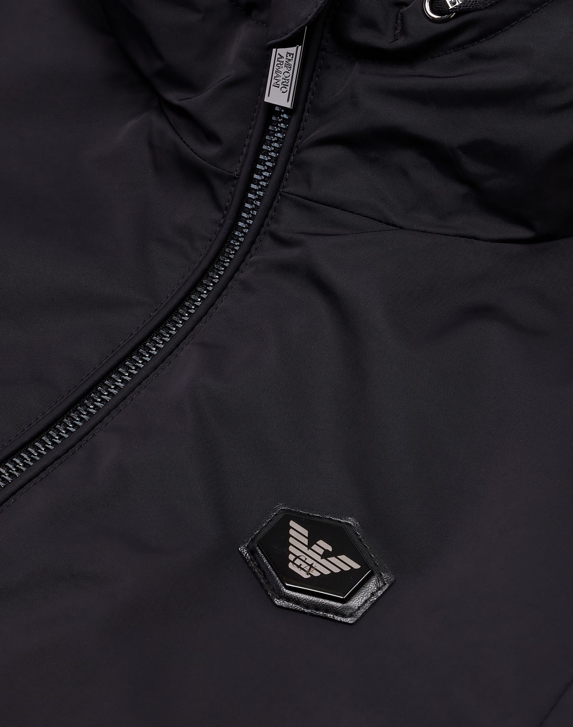 フド付きジャケット-撥水加工ナイロン-ロゴパッチ-ネイビブル--emporio-armani