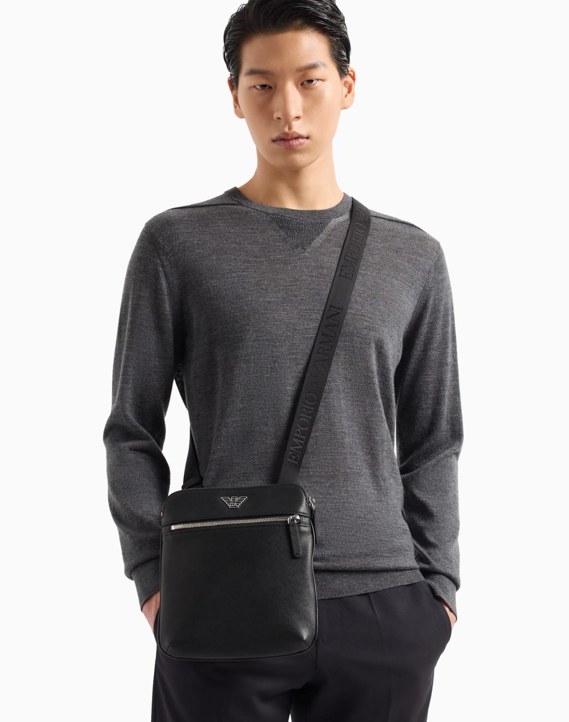 asv-フラットショルダバッグ-再生サフィアノレザ-イグルプレト付き-ブラック--emporio-armani