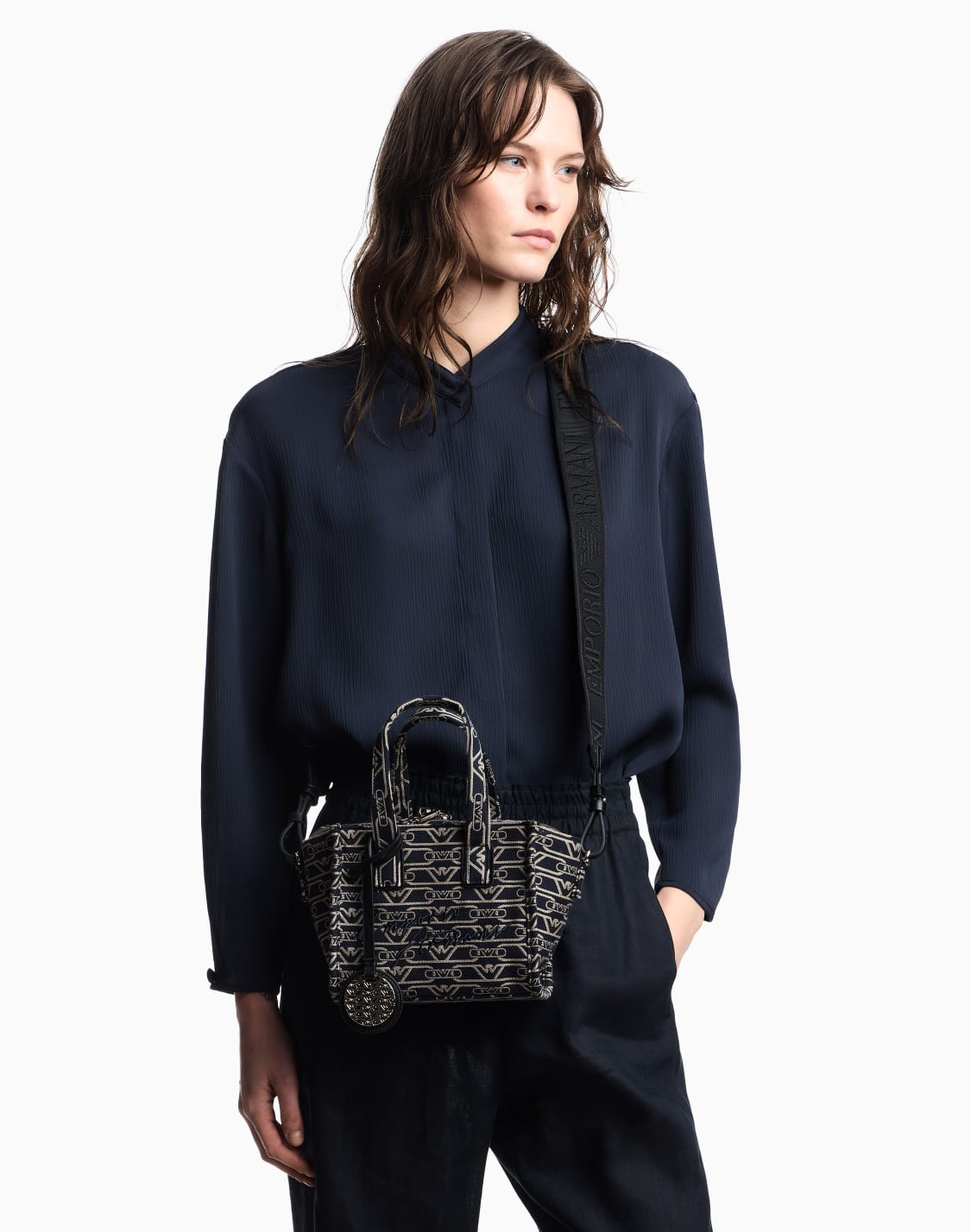 ショッパ-ジャカドキャンバス-オルオバモノグラム-スモル-ブル--emporio-armani