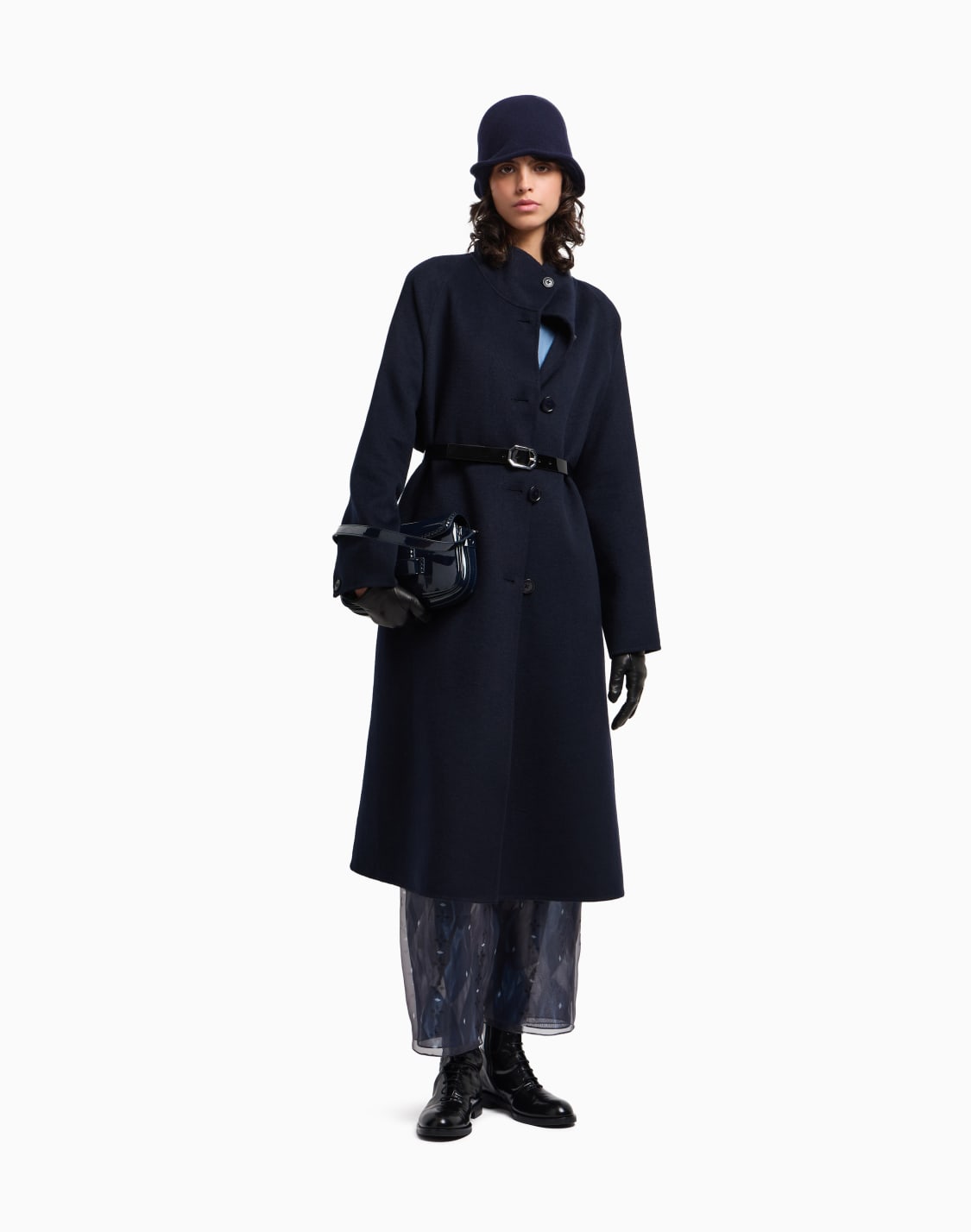 top-avec-col-en-v-en-satin-de-soie-bleu-clair--emporio-armani