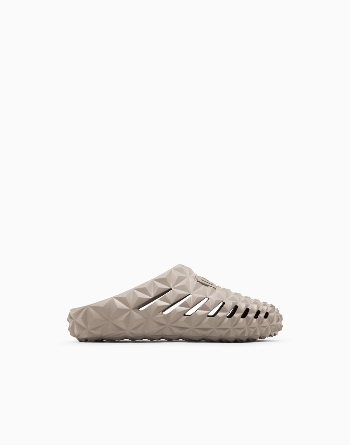 sliders-with-a-three-dimensional-geometric-motif-beige--ea7